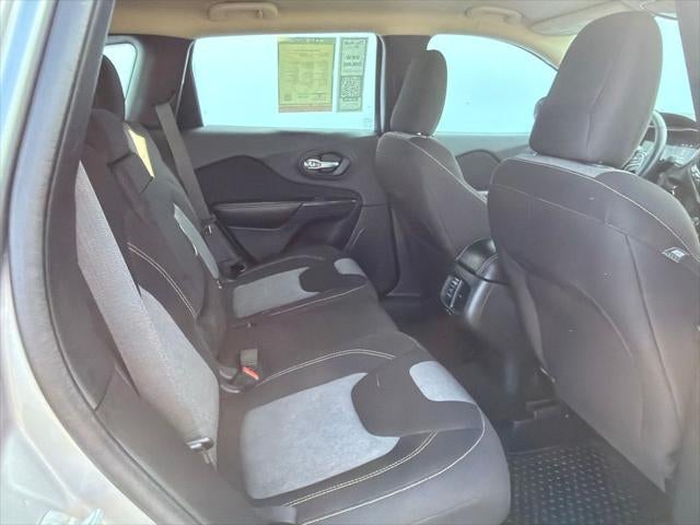 2016 Jeep Cherokee Sport