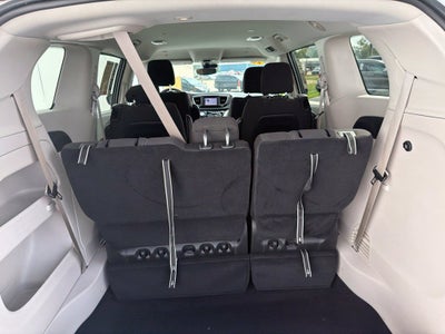 2024 Chrysler Voyager LX