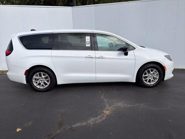 2024 Chrysler Voyager LX