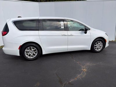 2024 Chrysler Voyager LX