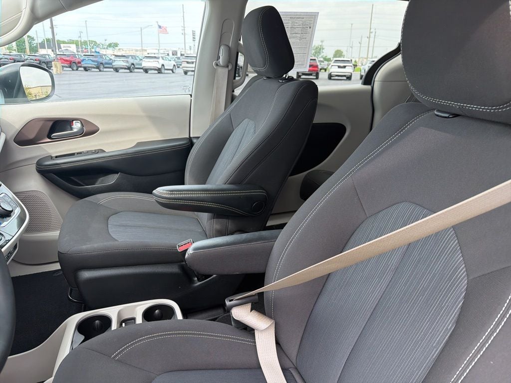 2024 Chrysler Voyager LX