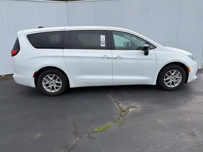 2024 Chrysler Voyager LX