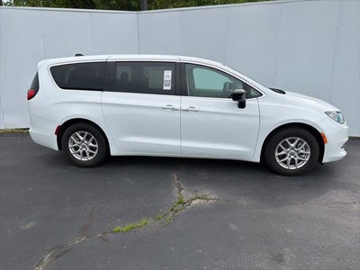 2024 Chrysler Voyager LX