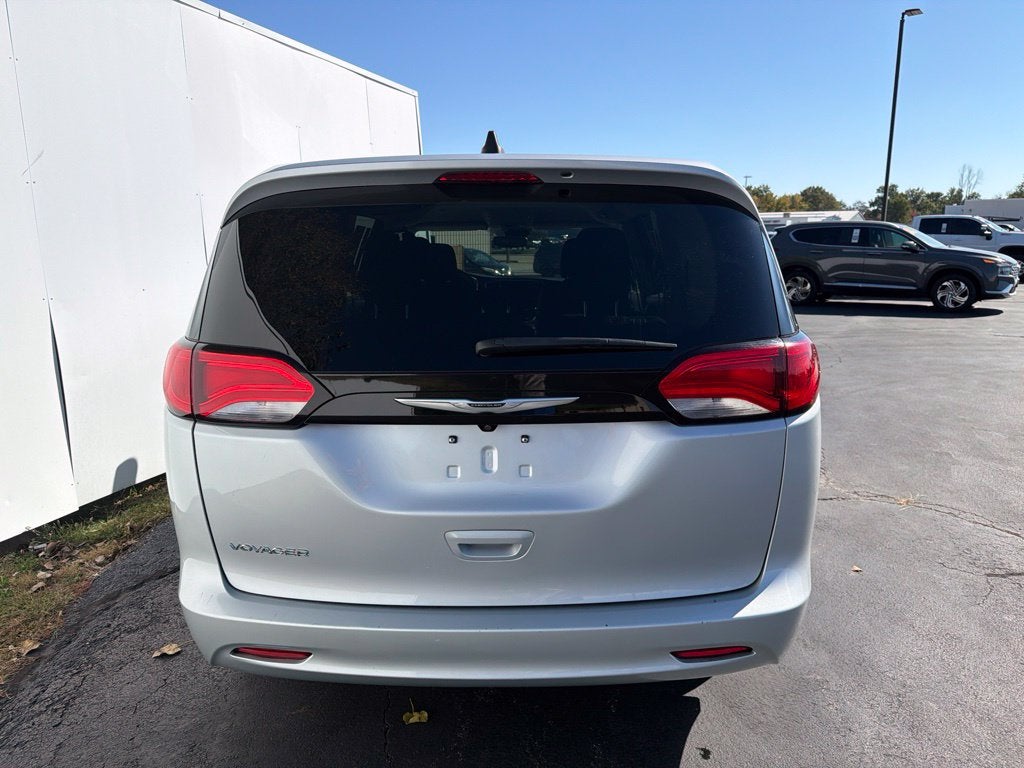2023 Chrysler Voyager LX
