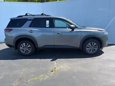 2023 Nissan Pathfinder SV