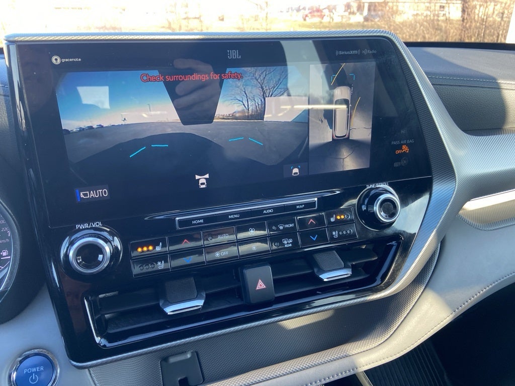 2022 Toyota Highlander Hybrid Platinum