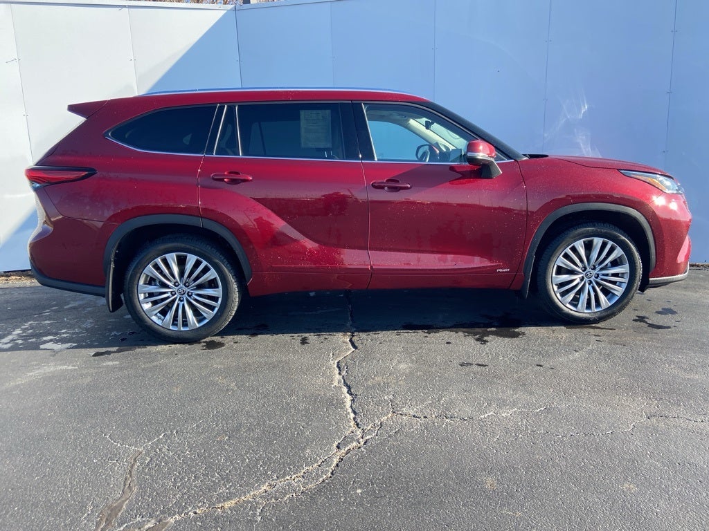 2022 Toyota Highlander Hybrid Platinum