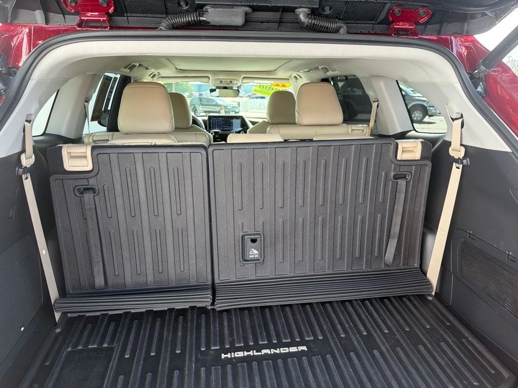 2022 Toyota Highlander Hybrid Platinum