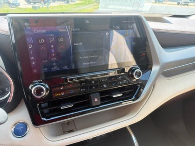 2022 Toyota Highlander Hybrid Platinum