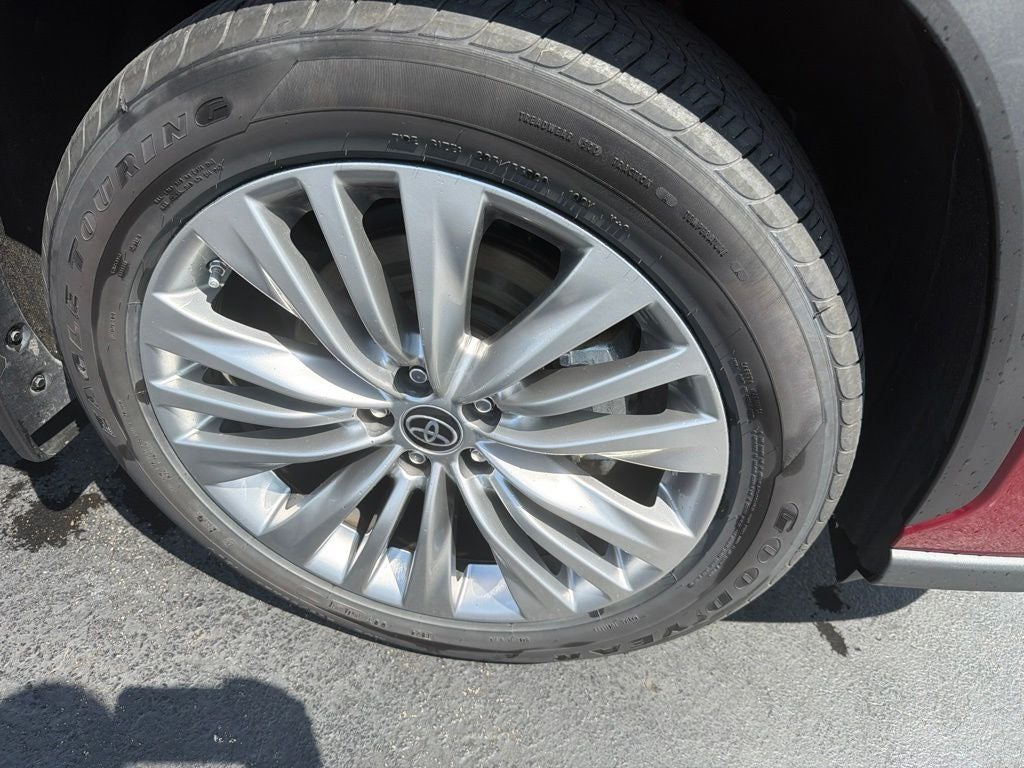 2022 Toyota Highlander Hybrid Platinum