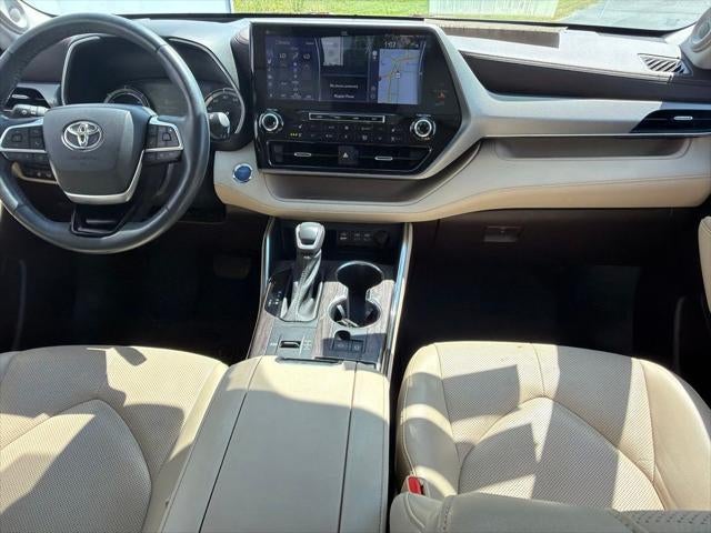 2022 Toyota Highlander Hybrid Platinum