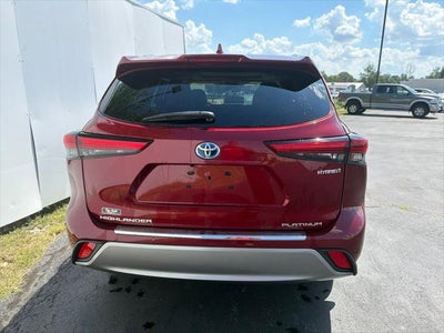 2022 Toyota Highlander Hybrid Platinum