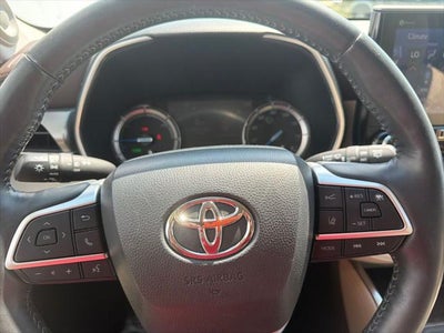 2022 Toyota Highlander Hybrid Platinum
