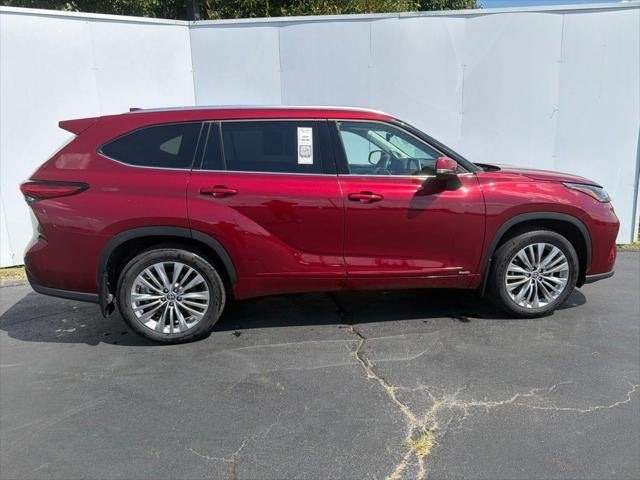 2022 Toyota Highlander Hybrid Platinum