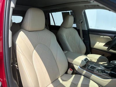 2022 Toyota Highlander Hybrid Platinum