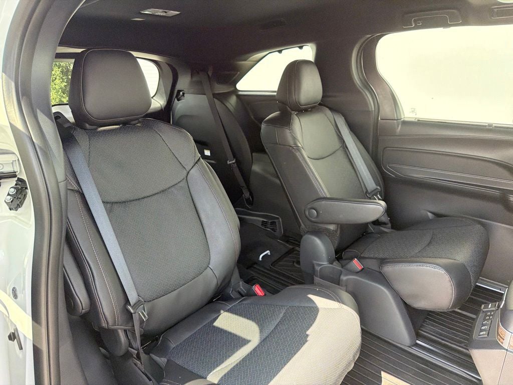 2026 Toyota Sienna Platinum 7 Passenger