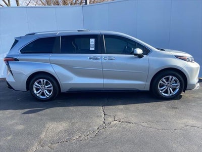 2024 Toyota Sienna Platinum 7 Passenger