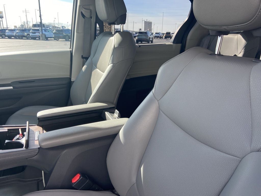 2022 Toyota Sienna XLE 7 Passenger