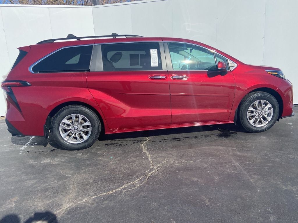 2022 Toyota Sienna XLE 7 Passenger