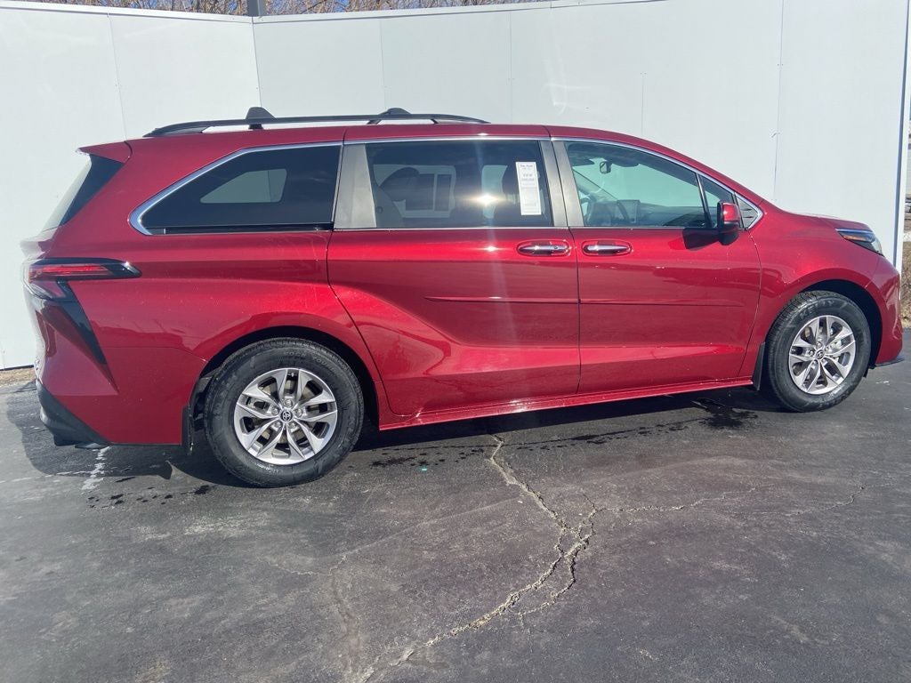 2022 Toyota Sienna XLE 7 Passenger