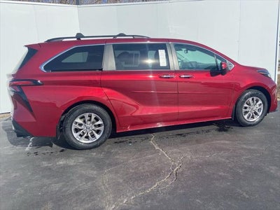 2022 Toyota Sienna XLE 7 Passenger