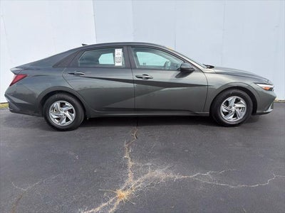 2024 Hyundai Elantra SE