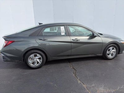 2024 Hyundai Elantra SE