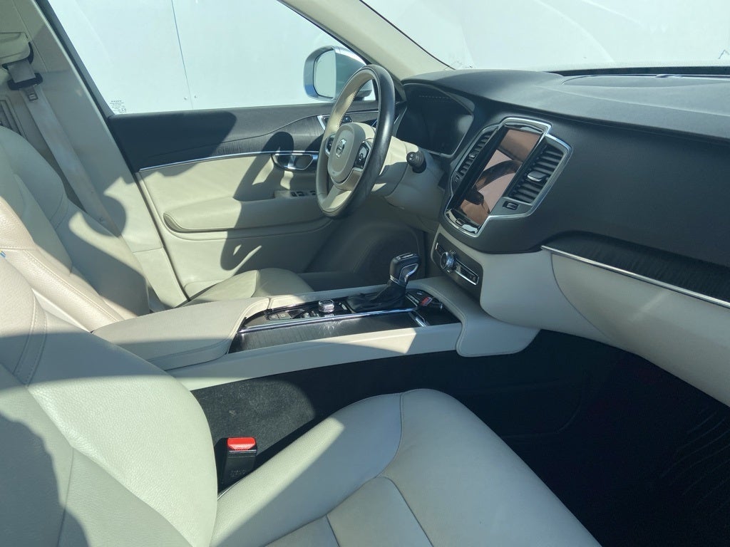 2020 Volvo XC90 T5 Momentum